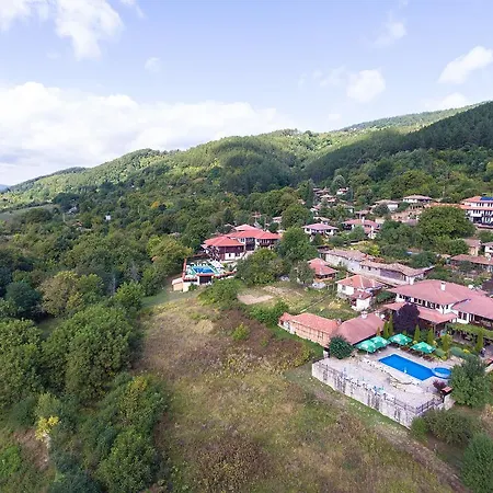 Family Sunny Hills Szálloda Elena