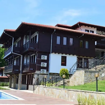 Family Sunny Hills 3* Елена